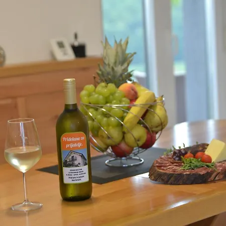 Tanja S In Nature With Sauna And Hot Tub Hébergement de vacances *