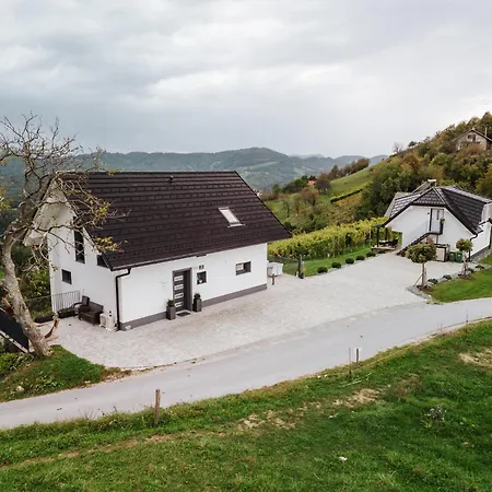 Tanja S In Nature With Sauna And Hot Tub Hébergement de vacances *