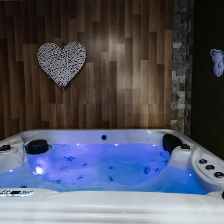 Tanja S In Nature With Sauna And Hot Tub