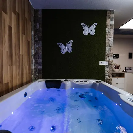 Tanja S In Nature With Sauna And Hot Tub בית נופש Gorica pri Slivnici